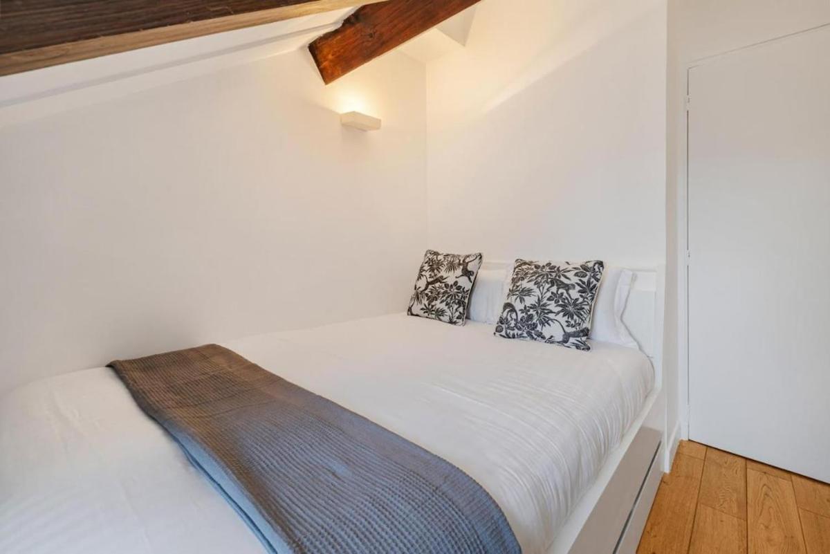 Apartment On The Rooftops Of - Marais