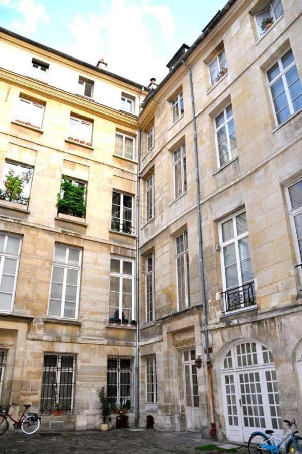 On The Rooftops Of - Marais *